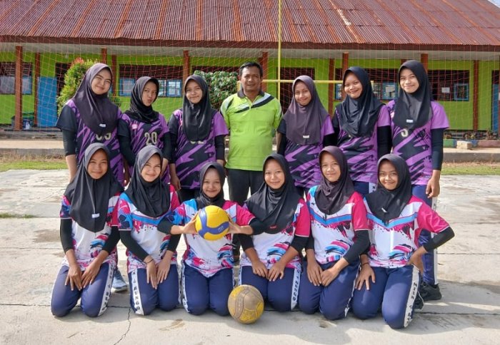 Pertarungan Sengit di Lapangan: Kelas 9c Raih Gelar Juara Volleyball Putri Class Meeting!
