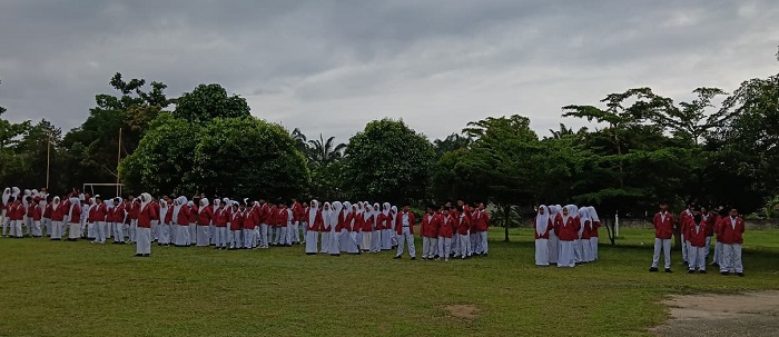 Filosofi Almamater Merah MTsN 4 Bungo: Simbol Keberanian dan Cerminan Kedisiplinan Siswa Filosofi Almamater Merah MTsN 4 Bungo: Simbol Keberanian dan Cerminan Kedisiplinan Siswa