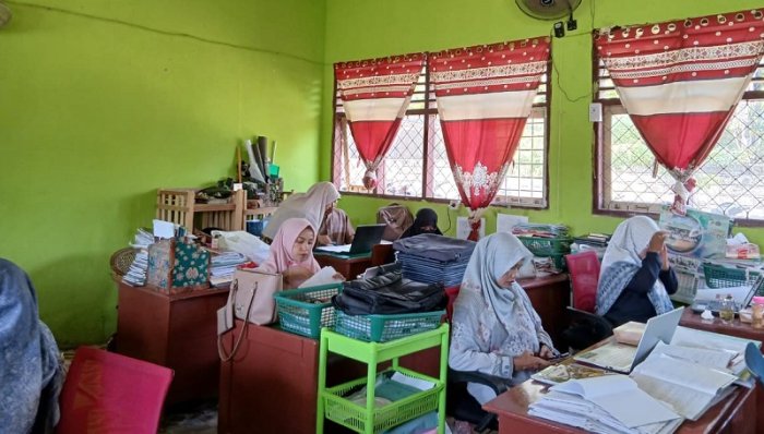Kejar Tenggat Waktu, Tenaga Pendidik MTsN 4 Bungo Fokus Rampungkan SKP Triwulan I