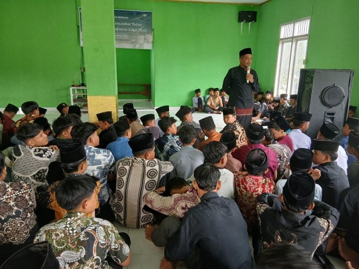 Hari Kedua Pesantren Ramadhan MTsN 4 Bungo: Memperteguh Karakter Siswa Melalui Akhlak Rasulullah Hari Kedua Pesantren Ramadhan MTsN 4 Bungo: Memperteguh Karakter Siswa Melalui Akhlak Rasulullah