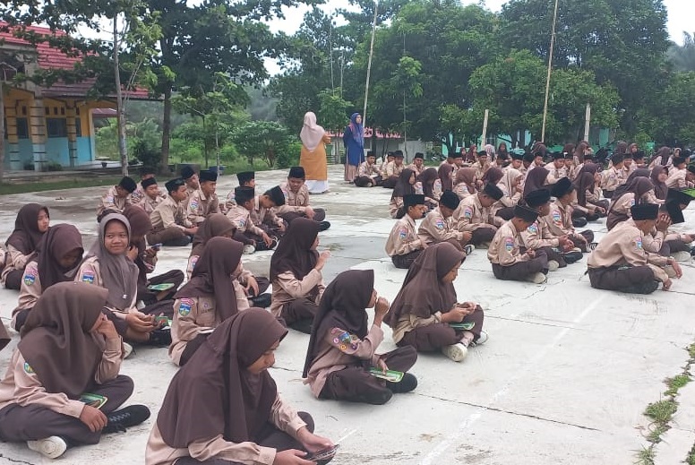 MTS N 4 BUNGO LAKSANAKAN IMTIHAN QIRAOATUL KUTUB SEMESTER GANJIL MTS N 4 BUNGO LAKSANAKAN IMTIHAN QIRAOATUL KUTUB SEMESTER GANJIL