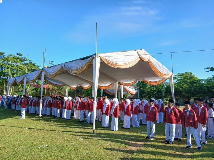 Amanatkan 4 B untuk Raih Kesuksesan, Pembina OSIM MTsN 4 Bungo Pimpin Apel Pagi Amanatkan 4 B untuk Raih Kesuksesan, Pembina OSIM MTsN 4 Bungo Pimpin Apel Pagi
