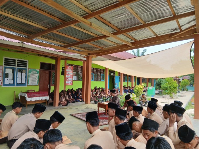 Qiroatul Kutub, Bekal Ilmu dan Akhlak Mulia bagi Siswa MTsN 4 Bungo Qiroatul Kutub, Bekal Ilmu dan Akhlak Mulia bagi Siswa MTsN 4 Bungo