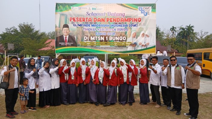 Sembilan Srikandi MTsN 4 Bungo Berjuang di Ajang OMI Tingkat Kabupaten Bungo Sembilan Srikandi MTsN 4 Bungo Berjuang di Ajang OMI Tingkat Kabupaten Bungo