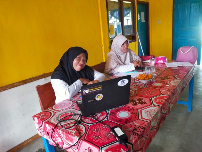 Dedikasi Tanpa Batas: Mengenal Dinah Nurfadhliyah, Sosok Proktor Ramah di Balik Layar TKA MTsN 4 Bungo Dedikasi Tanpa Batas: Mengenal Dinah Nurfadhliyah, Sosok Proktor Ramah di Balik Layar TKA MTsN 4 Bungo