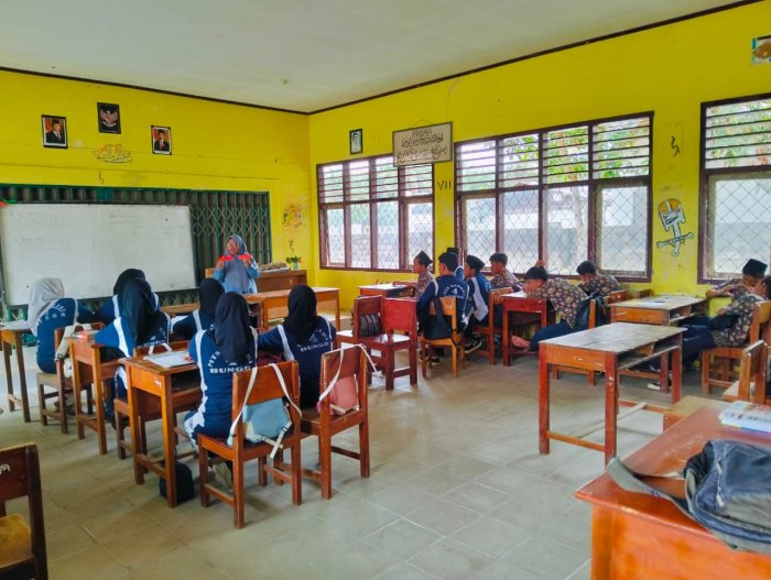 Pembelajaran Bahasa Inggris Ibu Sri Mukmini Hadirkan Teknik Menarik Melalui Game Edukatif Pembelajaran Bahasa Inggris Ibu Sri Mukmini Hadirkan Teknik Menarik Melalui Game Edukatif