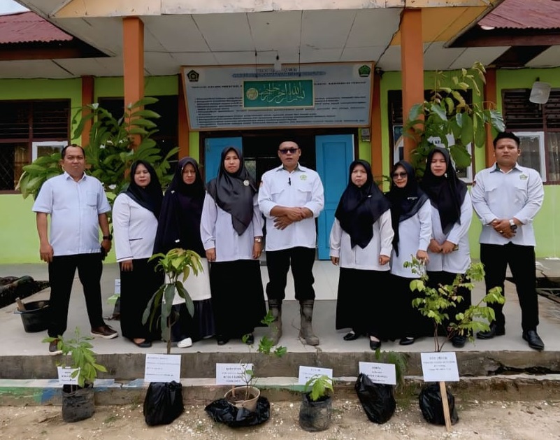 Pra Pelantikan,PPPK MTSN 4 Bungo Gelar Penanaman Pohon  implementasi Penguatan Ekoteologi