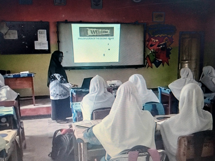 Mts N 4 Bungo Utilizes Projectors To Boost English Learning Motivation