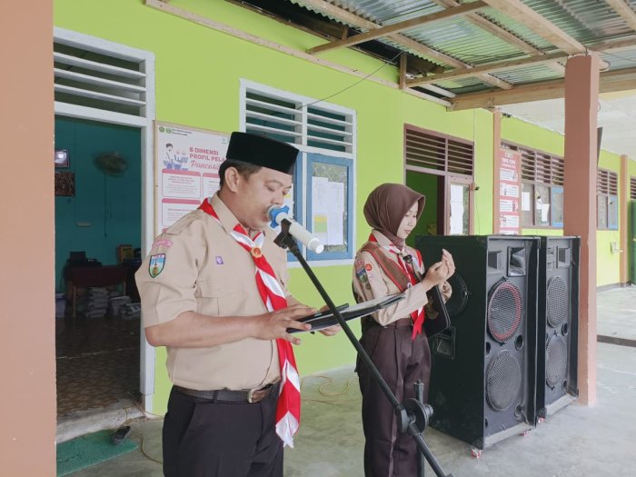 Pimpin Pembacaan Doa Hari Pramuka ke-65, Waka Humas MTsN 4 Bungo Lontarkan Harapan bagi Generasi Bangsa