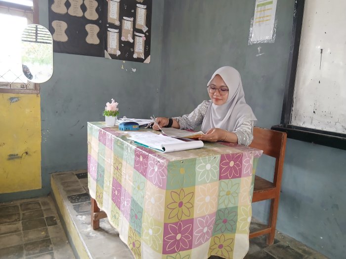 Ibu Suyatmi, S.Pd Berikan Kisi-Kisi Soal Bahasa Indonesia Kelas 8B MTsN 4 Bungo Jelang Ujian Semester Ganjil Ibu Suyatmi, S.Pd Berikan Kisi-Kisi Soal Bahasa Indonesia Kelas 8B MTsN 4 Bungo Jelang Ujian Semester Ganjil