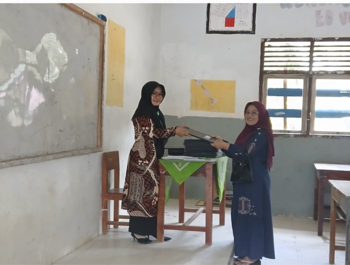 Rapor Kenaikan Kelas Tahun Ajaran 2025/2026 Diserahkan Langsung kepada Orang Tua/Wali Murid di MTsN 4 Bungo