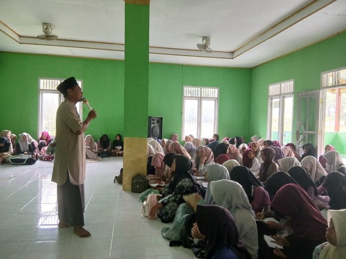 Shalat Adalah Tiang Agama: Bapak Suranto, S.Ag. Gugah Kesadaran Siswa di Pesantren Ramadhan