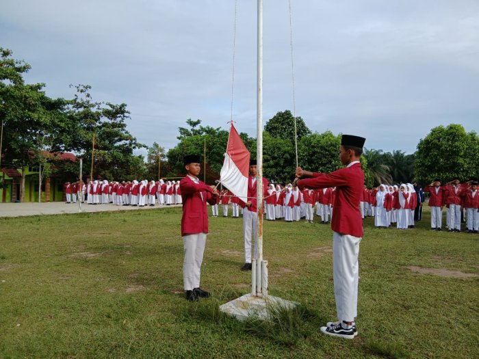 Upacara Terakhir Menjelang Ujian: Siswa Kelas IX Tunjukkan Kedisiplinan Terbaik Upacara Terakhir Menjelang Ujian: Siswa Kelas IX Tunjukkan Kedisiplinan Terbaik