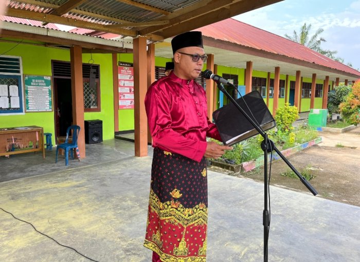 Upacara Peringatan HUT Provinsi Jambi ke-69 di MTsN 4 Bungo Upacara Peringatan HUT Provinsi Jambi ke-69 di MTsN 4 Bungo